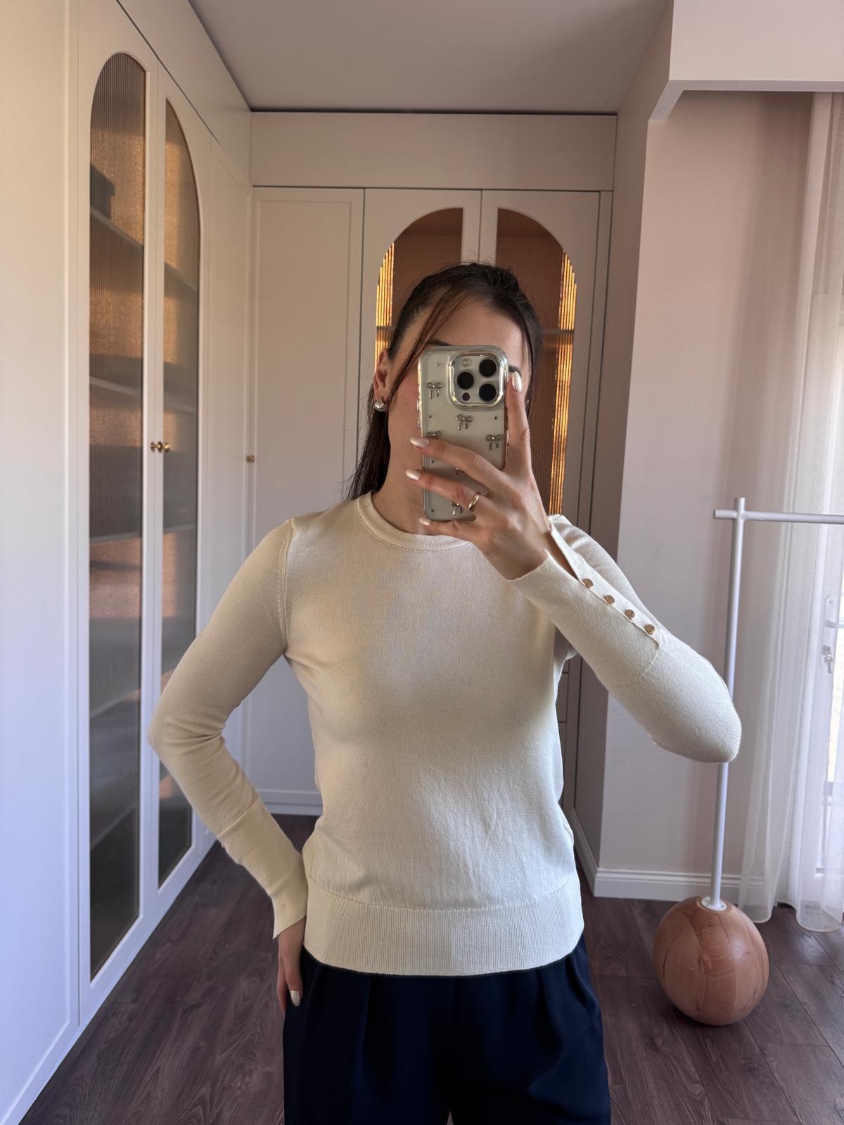 Basic Cream Top With Golden Buttons