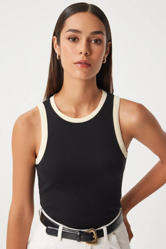 MD Black Tank Top With Beige Collar