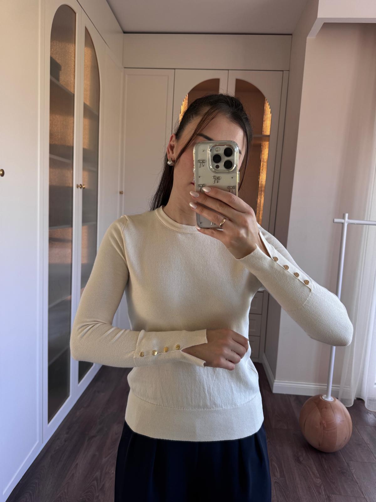 Basic Cream Top With Golden Buttons