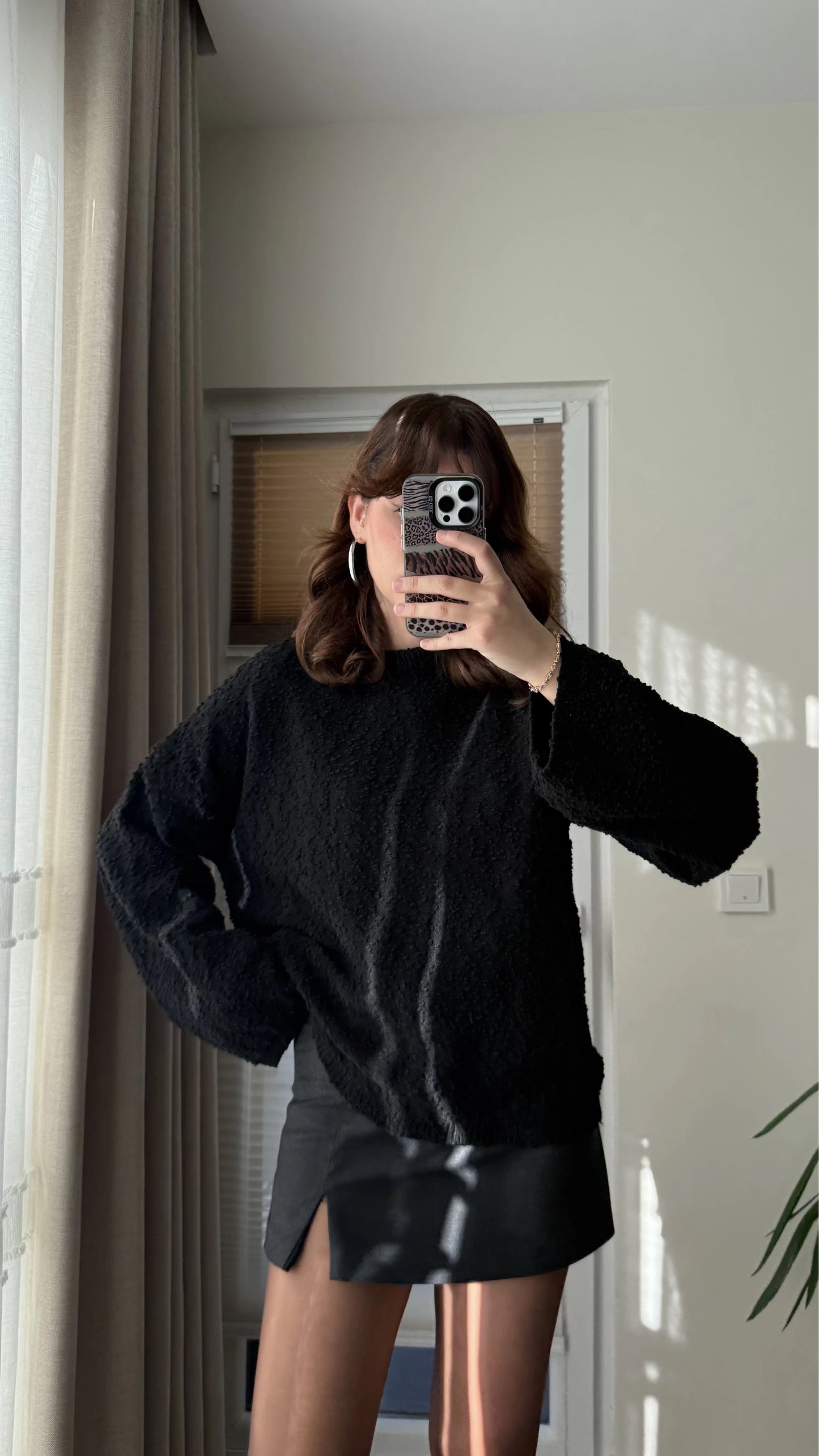 Black Round Neck Stitch Pullover