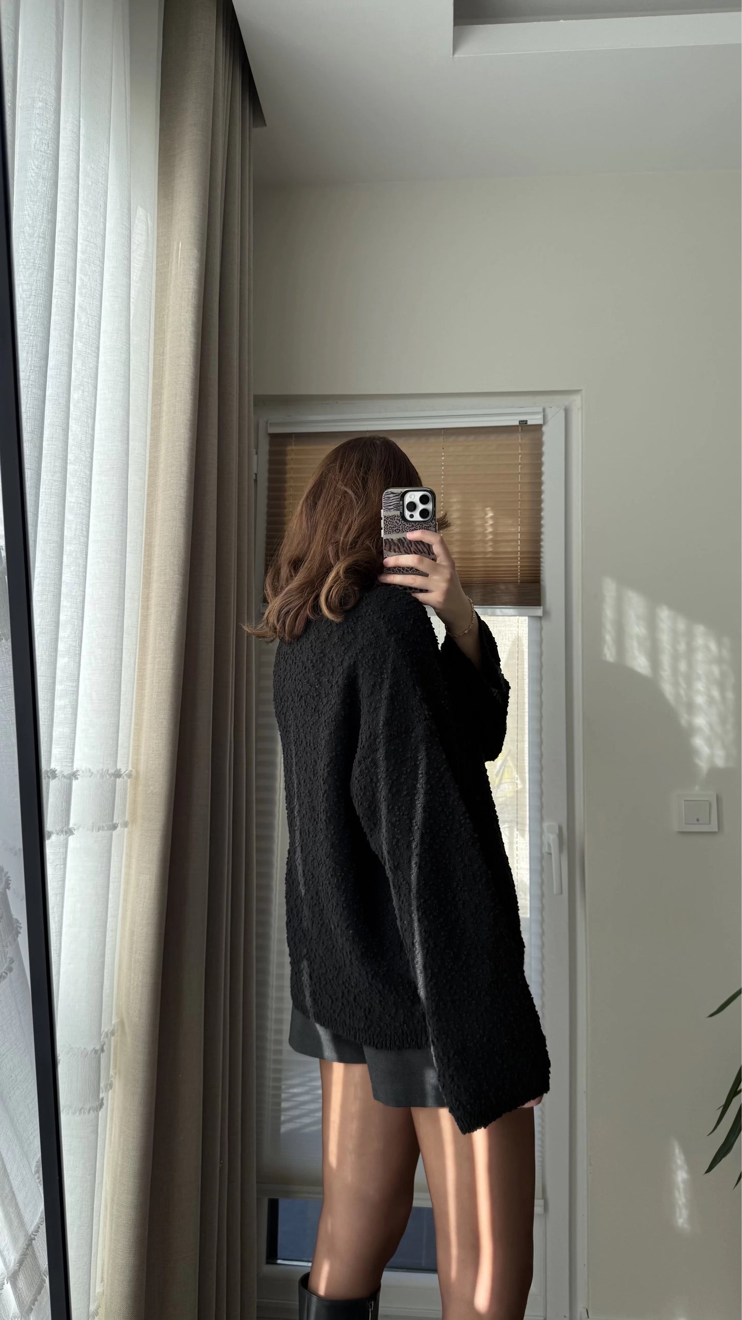 Black Round Neck Stitch Pullover