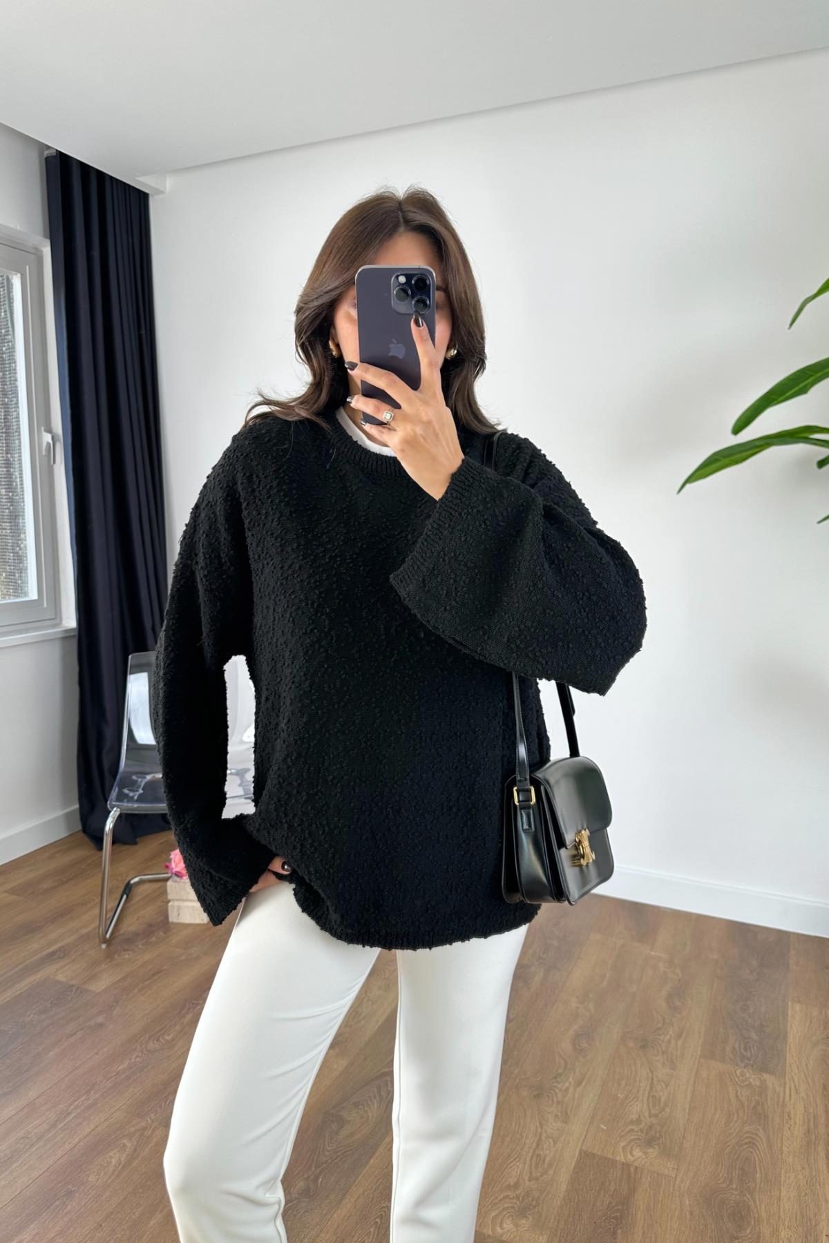 Black Round Neck Stitch Pullover