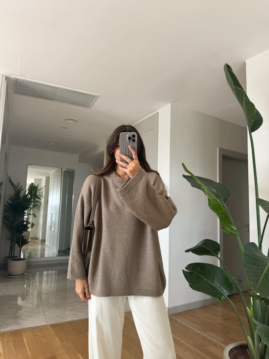 Cafe Round Neck Pullover