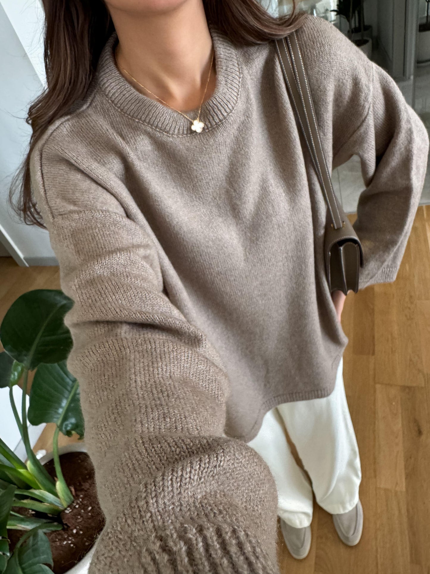 Cafe Round Neck Pullover